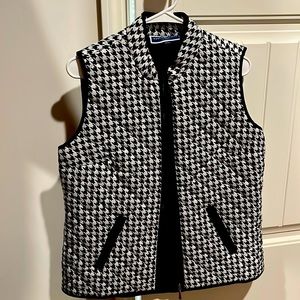 Karen Scott sport black and white vest